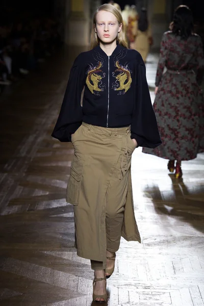 Look 8